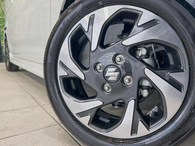 �y����15�C���`�A���~�z�C�[���z�O�ςɃ}�b�`���������A���~�z�C�[���𑕒����Ă���܂��B�e��ЊO�A���~�z�C�[����A�X�^�b�h���X�^�C�����戵�����Ă���܂��B���񂲑��k����������