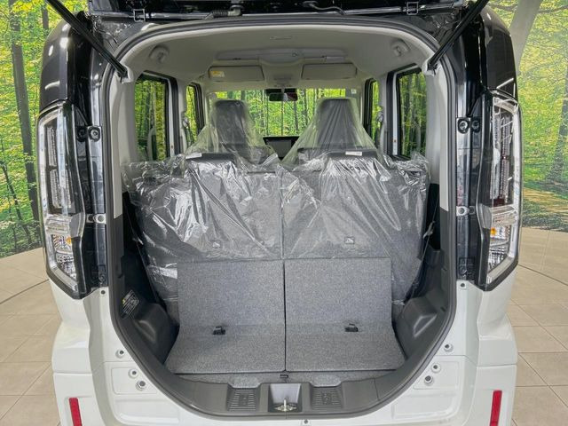 ���i�̂���������ʋ΁A���}���ɏ\���ȉ׎��X�y�[�X���m�ۂ��Ă���܂��B�Z�J���h�V�[�g��|���ƁA�傫�ȉו��̐ύڂ��\�ł���