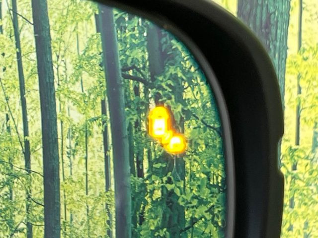 �y�u���C���h�X�|�b�g�C���t�H���[�V�����z���s���A�h�A�~���[�̎��p�ɂȂ�₷���ӏ��Ɍ㑱�Ԃ��ڋ߂���ƃT�C�h�~���[�t�߂Ɍx����\���A�h���C�o�[�ɒ��ӊ��N�����Ă���܂��B