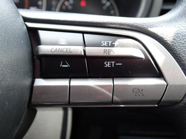 �y�N���[�Y�R���g���[���z�������H�ł̒��������s���y�Ɂ�A�N�Z���y�_���𓥂܂��Ɏԑ������ɕۂ��Ƃ��\�ł��B�O���̎ԗ������m���ĎԊԂ�ۂ悤�ɑ��x���߂��Ă���܂�!!