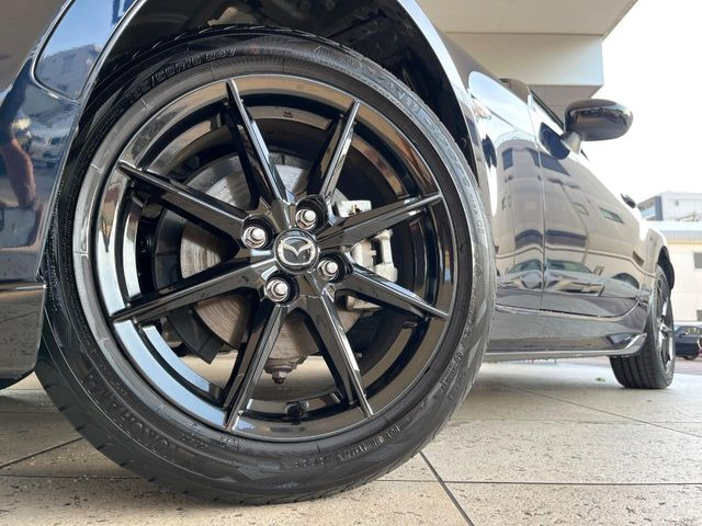 �y����16�C���`�A���~�z�C�[���z�O�ςɃ}�b�`���������A���~�z�C�[���𑕒����Ă���܂��B�e��ЊO�A���~�z�C�[����A�X�^�b�h���X�^�C�����戵�����Ă���܂��B���񂲑��k����������