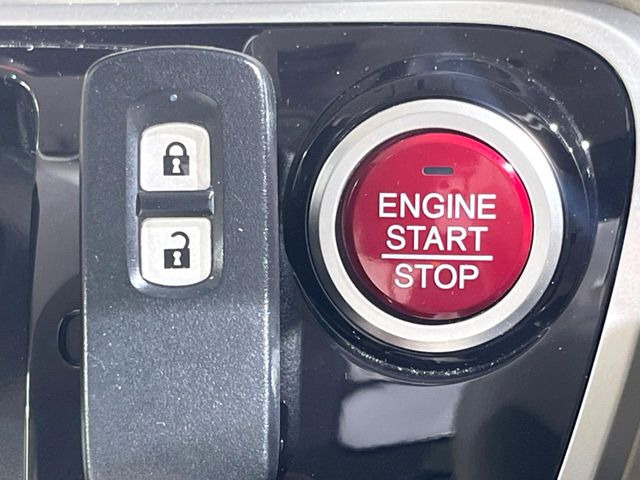 �yHonda�X�}�[�g�L�[�z�J�o����|�P�b�g�ɓ��ꂽ�܂܂ł��h�A�̎{���E�������\�ȃX�}�[�g�L�[�𑕔��B�G���W���̃I���E�I�t�����J�M�����o���K�v����������Ƃ��Ă��֗��ł���