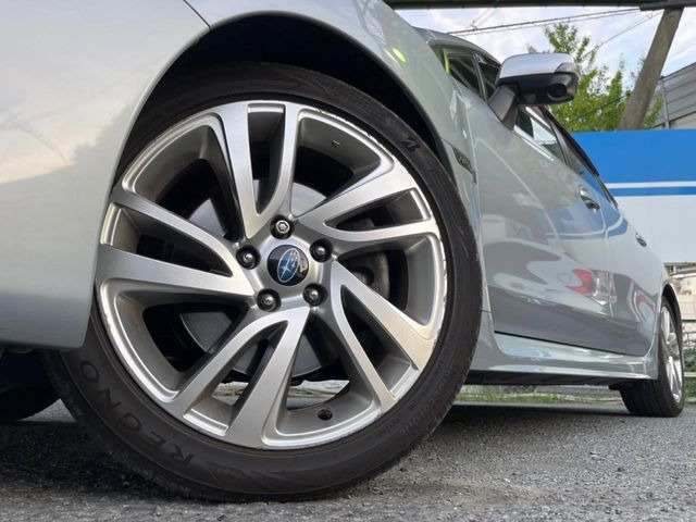 �y����18�C���`�A���~�z�C�[���z�O�ςɃ}�b�`���������A���~�z�C�[���𑕒����Ă���܂��B�e��ЊO�A���~�z�C�[����A�X�^�b�h���X�^�C�����戵�����Ă���܂��B���񂲑��k����������