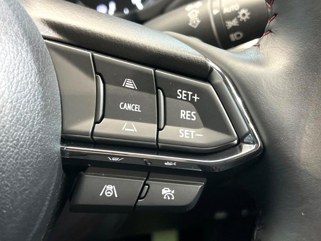 【マツダ・レーダークルーズコントロール】高速道路での長距離走行が楽に!自動で速度を保つクルーズコントロールが、衝突軽減システムと連携し、前方の車両を感知して車間を保つように速度調節してくれます!!