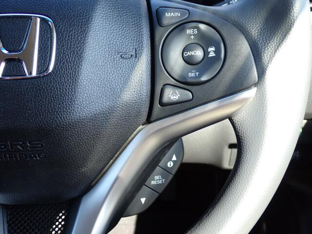 【クルーズコントロール】高速道路での長距離走行が楽に♪アクセルペダルを踏まずに車速を一定に保つことが可能です。前方の車両を感知して車間を保つように速度調節してくれます!!