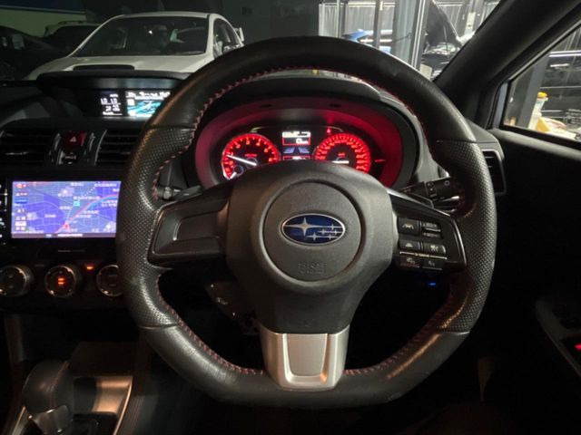 �y�����v�����X�e�A�����O�z�㎿�Ȋv���g�p���邱�ƂŁA��ɂ����������݂ƂĂ��^�]���₷���n���h���ł���