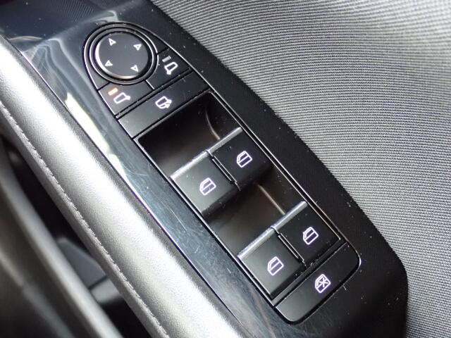 �d���i�[���h�A�~���[�E�p���[�E�B���h�E�������Ă��܂��B