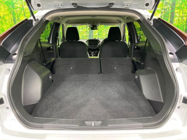 後席を格納すると、これだけの広さが!シーンに合わせたシートアレンジで、大きな荷物も積むことが出来ます♪
