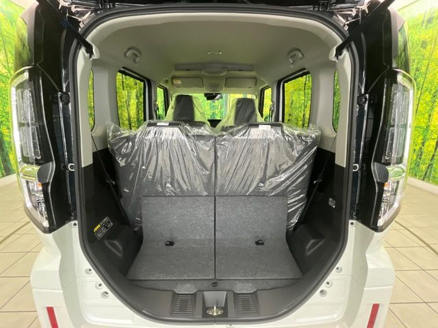 ���i�̂���������ʋ΁A���}���ɏ\���ȉ׎��X�y�[�X���m�ۂ��Ă���܂��B�Z�J���h�V�[�g��|���ƁA�傫�ȉו��̐ύڂ��\�ł���