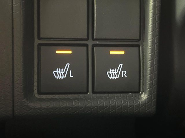 【シートヒーター】寒い日に重宝するシートヒーター!エアコンより早く温まってくれるので寒がりの人も安心ですね♪エアコンの温風は乾燥するから苦手、という方にもをおすすめです。