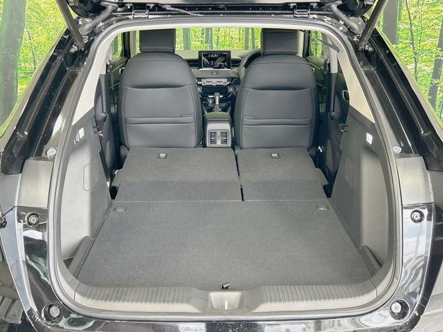 ���i�̂���������ʋ΁A���}���ɏ\���ȉ׎��X�y�[�X���m�ۂ��Ă���܂��B�Z�J���h�V�[�g��|���ƁA�傫�ȉו��̐ύڂ��\�ł���