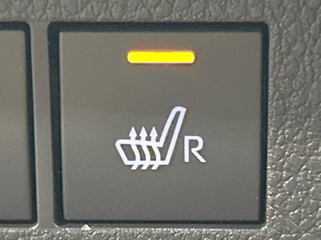 【シートヒーター】寒い日に重宝するシートヒーター!エアコンより早く温まってくれるので寒がりの人も安心ですね♪エアコンの温風は乾燥するから苦手、という方にもをおすすめです。