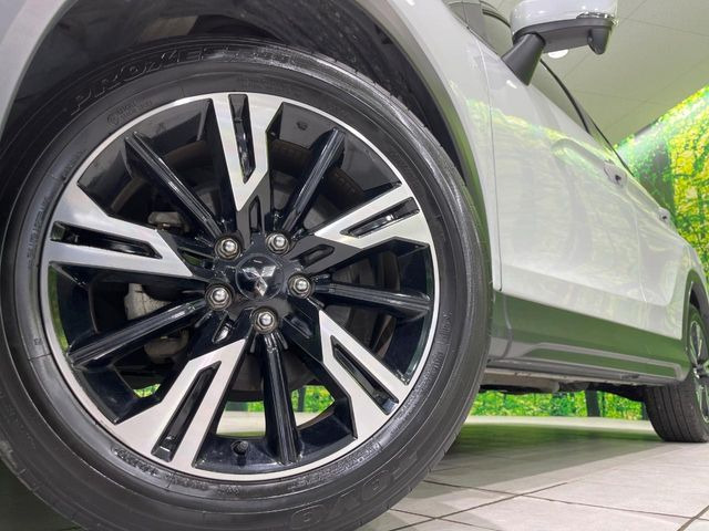 【純正18インチアルミホイール】外観にマッチした純正アルミホイールを装着しております。各種社外アルミホイールや、スタッドレスタイヤも取扱いしております。是非ご相談ください♪