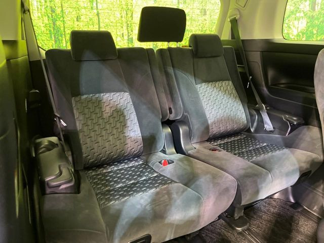 3列目シートはもちろん状態良好☆大人でもゆったりと座って頂けますので、大人数でのお出かけもラクラクです♪ご家族で、気の知れた仲間で、ドライブに行くのが楽しみですね♪