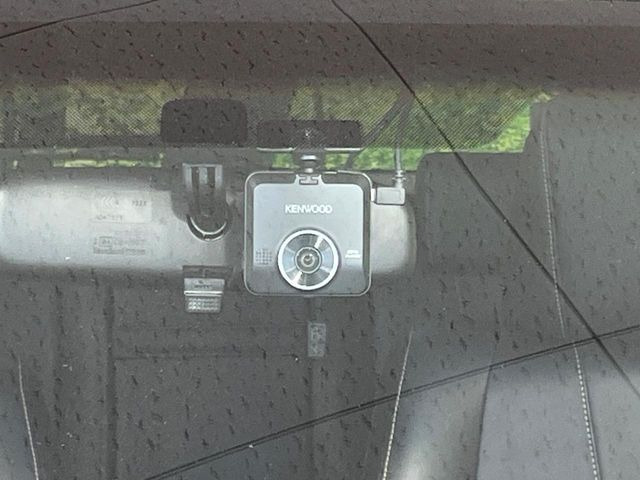 【ドライブレコーダー】安心・安全なカーライフに必須のドライブレコーダーを装備!走行中はもちろん、あおり運転や事故に遭遇した際の状況も映像で記録し、万一のリスクに備えます。