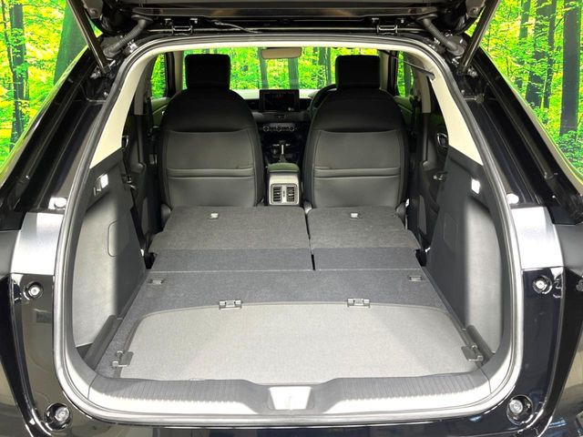 普段のお買い物や通勤、送迎等に十分な荷室スペースを確保しております。セカンドシートを倒すと、大きな荷物の積載も可能です♪