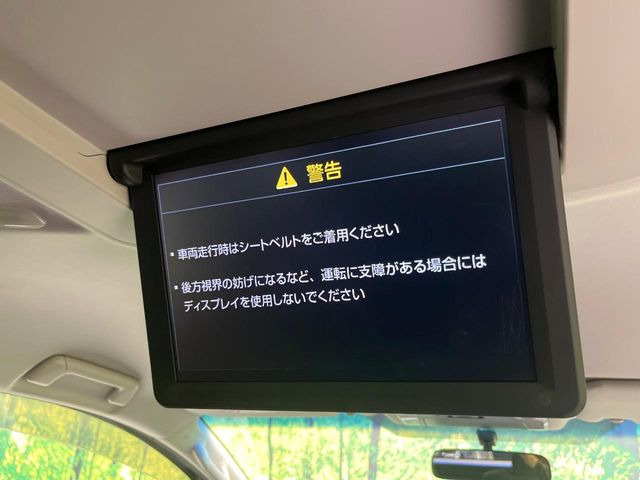 【フリップダウンモニター】大画面モニターで後席でもエンタメをお楽しみいただけます。小さなお子様にも大人気の装備です♪