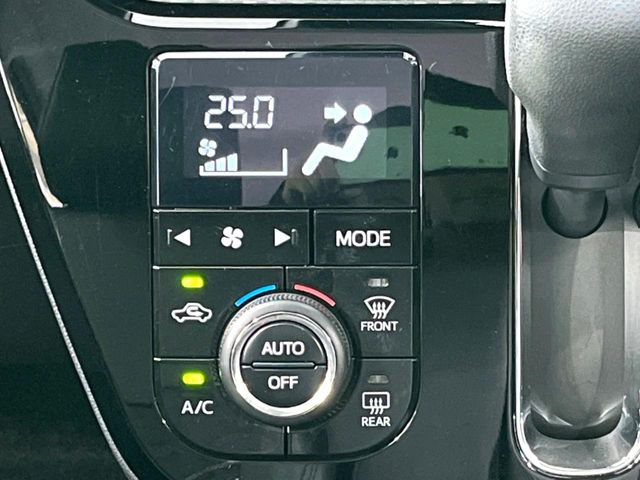 【オートエアコン】一度お好みの温度に設定すれば、車内の温度を検知し風量や温度を自動で調整。暑い…寒い…と何度もスイッチ操作をする必要はありません。快適な車内空間には必須の機能ですね♪