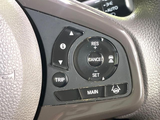 【アダプティブクルーズコントロール】高速道路での長距離走行が楽に!!自動で速度を保つクルーズコントロールが、衝突軽減システムと連携し、前方の車両を感知して車間を保つように速度調節してくれます!!