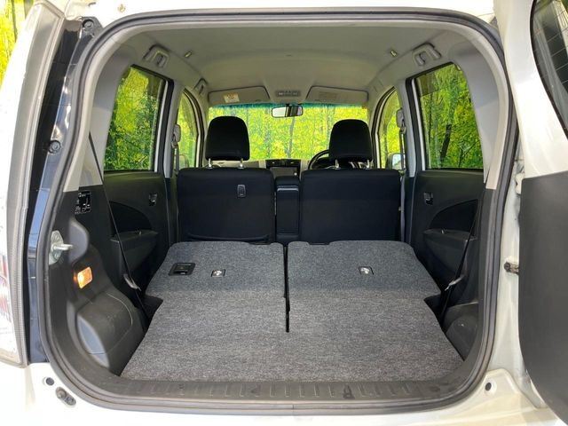 後席を格納すると、これだけの広さが!シーンに合わせたシートアレンジで、大きな荷物も積むことが出来ます♪