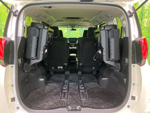 普段のお買い物や通勤、送迎等に十分な荷室スペースを確保しております。セカンドシートを倒すと、大きな荷物の積載も可能です♪