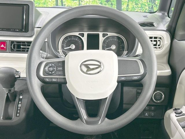 ステアリングも使用感が少なく、きれいな状態となっております♪