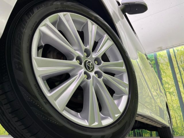 【純正18インチアルミホイール】外観にマッチした純正アルミホイールを装着しております。各種社外アルミホイールや、スタッドレスタイヤも取扱いしております。是非ご相談ください♪