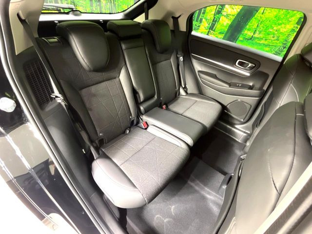 後部座席も気になるようなキズ・汚れやへたり等、大きなダメージはなく、良好な状態です。
