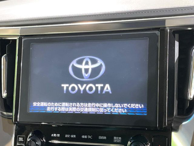 【メーカー純正ナビ】インテリアに溶け込むスタイリッシュな「専用設計」メーカーナビを装備♪視認性や操作性など基本性能にも優れ、より上質なカーライフをお楽しみいただけます。