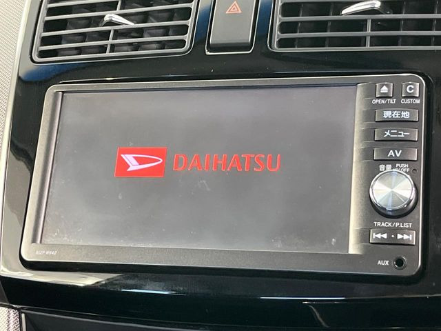 【純正ナビ】人気の純正ナビを装備しております。ナビの使いやすさはもちろん、オーディオ機能も充実!キャンプや旅行はもちろん、通勤や買い物など普段のドライブも楽しくなるはず♪