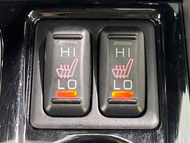 【前席シートヒーター】寒い日に重宝するシートヒーター!エアコンより早く温まってくれるので寒がりの人も安心ですね♪エアコンの温風は乾燥するから苦手、という方にもをおすすめです。