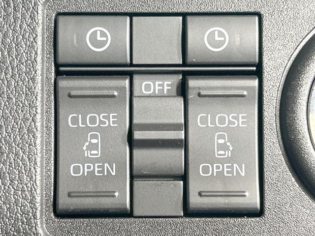 【両側パワースライドドア】スマートキーや運転席のスイッチで後席両側スライドドアの開閉が可能♪電動だから力を入れてドアを開ける必要が無く、小さなお子様でも簡単に開け閉めでき快適です♪