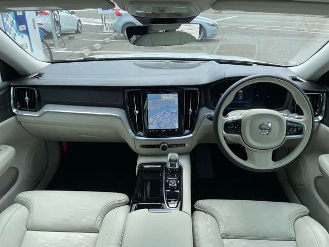 V60ウルトラ T6  AWD プラグインハイブリッド 4WD