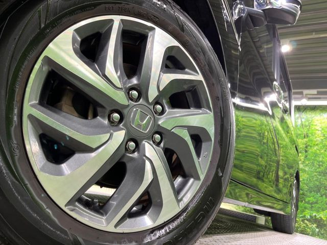 �y����16�C���`�A���~�z�C�[���z�O�ςɃ}�b�`���������A���~�z�C�[���𑕒����Ă���܂��B�e��ЊO�A���~�z�C�[����A�X�^�b�h���X�^�C�����戵�����Ă���܂��B���񂲑��k����������