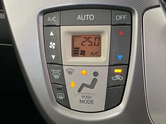 【オートエアコン】一度お好みの温度に設定すれば、車内の温度を検知し風量や温度を自動で調整。暑い…寒い…と何度もスイッチ操作をする必要はありません。快適な車内空間には必須の機能ですね♪