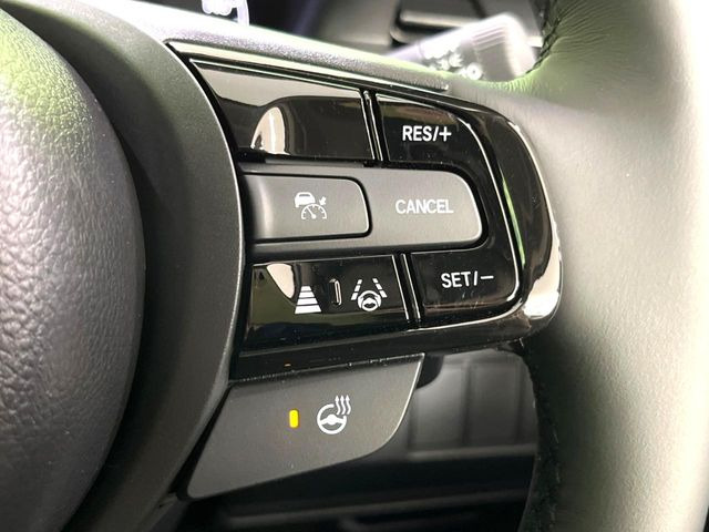 【アダプティブクルーズコントロール】高速道路での長距離走行が楽に!!自動で速度を保つクルーズコントロールが、衝突軽減システムと連携し、前方の車両を感知して車間を保つように速度調節してくれます!!