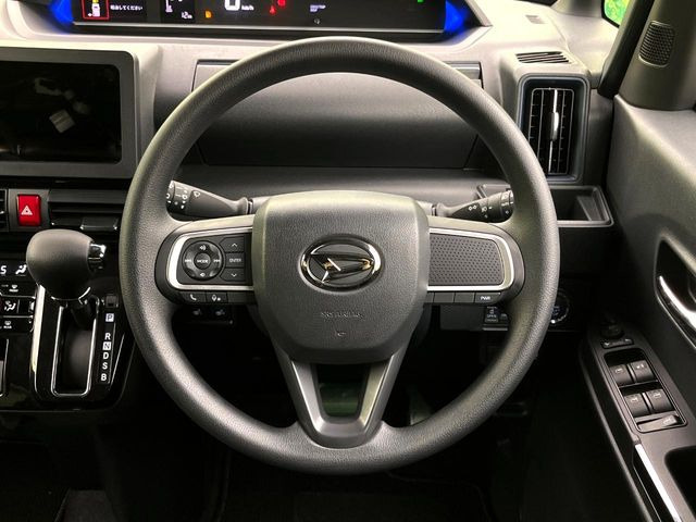 ステアリングも使用感が少なく、きれいな状態となっております♪