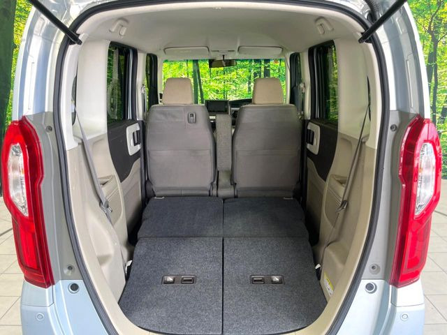 後席を格納すると、これだけの広さが!シーンに合わせたシートアレンジで、大きな荷物も積むことが出来ます♪