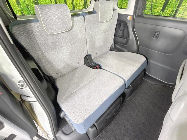 後部座席も気になるようなキズ・汚れやへたり等、大きなダメージはなく、良好な状態です。