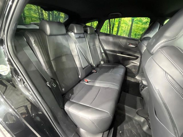 【黒革シート】上質な本革を使用し、高級感あふれる黒革シート。常に体に触れる部分だから、座り心地の良さにはこだわりたいですね♪汚れの付着や劣化を抑制する内装コーティング施工もおススメですよ♪