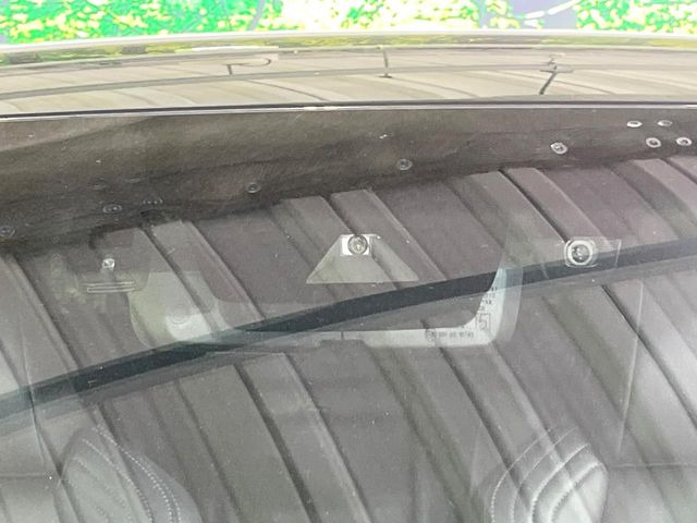 【トヨタセーフティセンス】走行中に前方の車両等を認識し、衝突しそうな時は警報とブレーキで衝突回避と被害軽減をアシスト。より安全にドライブをお楽しみいただけます。