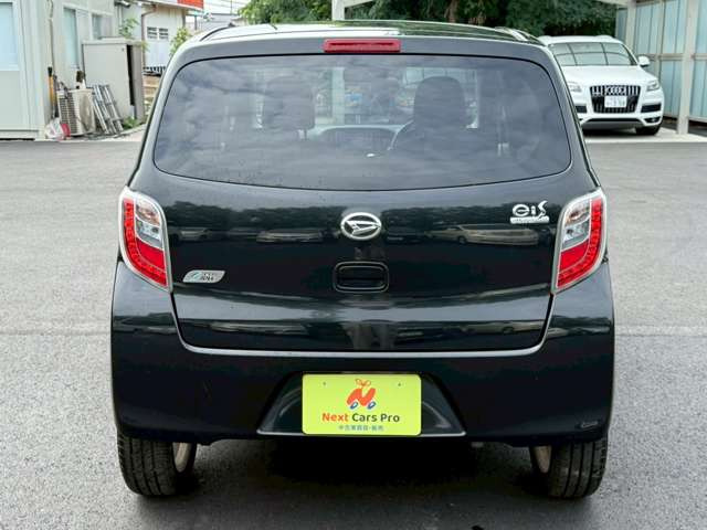 当店在庫は外装、内装クリーニング後に展示し、併せて事故修復歴の有無、メーター改ざん歴の有無も第三者機関による検査を全台実施しております。車検、整備、鈑金塗装も自社で対応できますのでご安心ください。