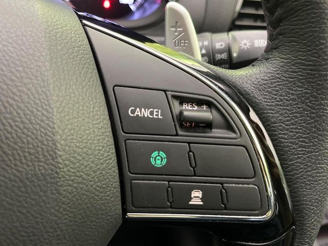 【レーダークルーズコントロール】高速道路での長距離走行が楽に!!自動で速度を保つクルーズコントロールが、衝突軽減システムと連携し、前方の車両を感知して車間を保つように速度調節してくれます!!