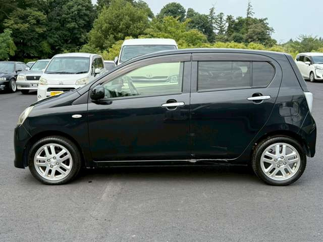 当店在庫は外装、内装クリーニング後に展示し、併せて事故修復歴の有無、メーター改ざん歴の有無も第三者機関による検査を全台実施しております。車検、整備、鈑金塗装も自社で対応できますのでご安心ください。