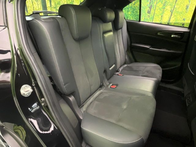 後部座席も気になるようなキズ・汚れやへたり等、大きなダメージはなく、良好な状態です。