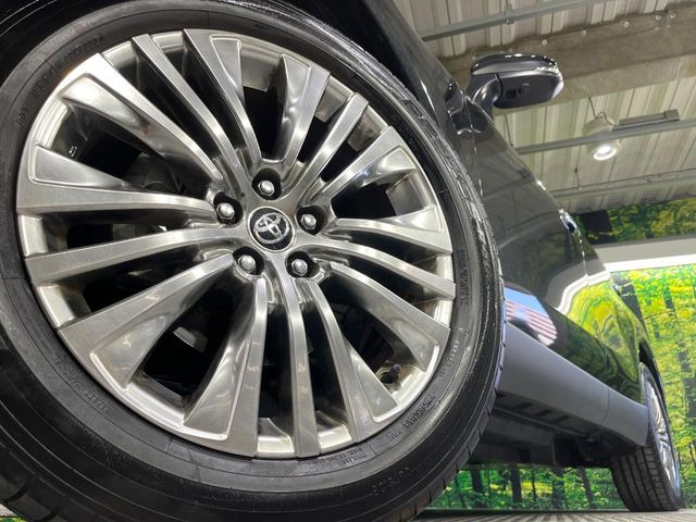 【純正19インチアルミホイール】外観にマッチした純正アルミホイールを装着しております。各種社外アルミホイールや、スタッドレスタイヤも取扱いしております。是非ご相談ください♪