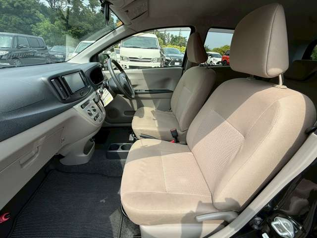 気になるお車がありましたら右の電話番号から直接お店にお問い合わせください。支払方法から車両情報、状態までなんでもご説明させて頂きます。スタッフ一同ご連絡お待ちしております。