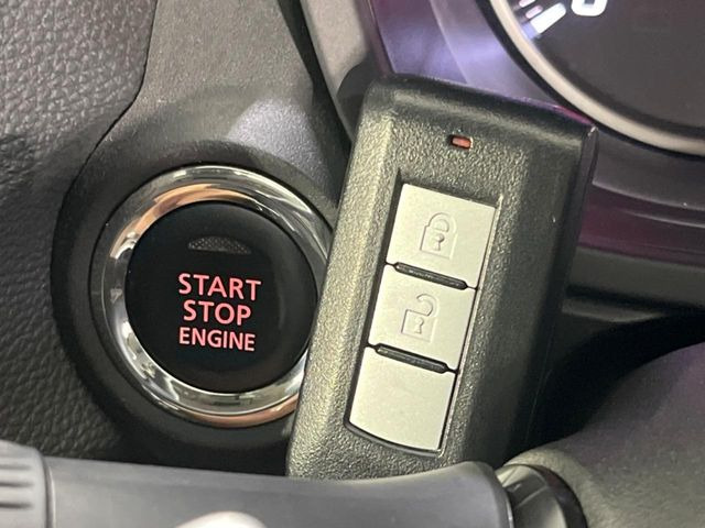 【オペレーションキー】カバンやポケットに入れたままでもドアの施錠・解錠が可能なスマートキーを装備。エンジンのオン・オフ時もカギを取り出す必要が無いからとっても便利です♪