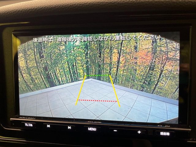 【バックカメラ】駐車時に後方がリアルタイム映像で確認できます。大型商業施設や立体駐車場での駐車時や、夜間のバック時に大活躍!運転スキルに関わらず、今や必須となった装備のひとつです!