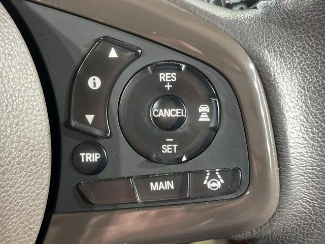 【アダプティブクルーズコントロール】高速道路での長距離走行が楽に!!自動で速度を保つクルーズコントロールが、衝突軽減システムと連携し、前方の車両を感知して車間を保つように速度調節してくれます!!